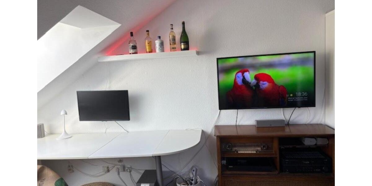 Helle, vollmöblierte DG-Wohnung in zentraler, ruhiger Lage von WI 1 zimmer