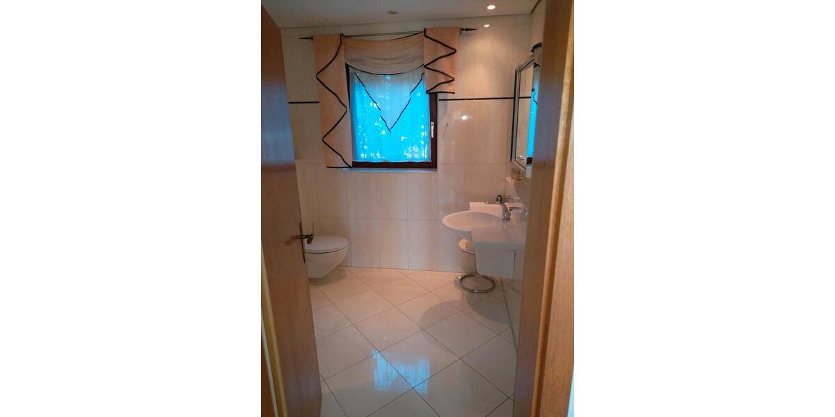 Einfamilienhaus Oberursel (Taunus) - 7 Zimmer, 220 m&sup2;, 2.750&euro; | Angebot:23213902