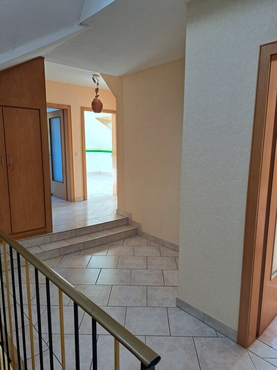 Flörsheim-OT, EFH + Nebengeb. 9 zimmer