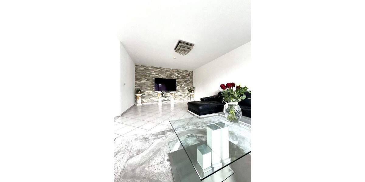 Wohnen mit Wohlfühlfaktor - Traumhafte 4-Zimmer-Wohnung mit Balkon und Tiefgaragenstellplatz 4 zimmer