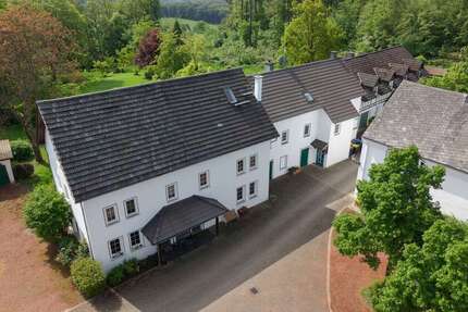 Haus Katzenelnbogen - 4 Zimmer, 209 m&sup2;, 1.300&euro; | Angebot:25510684