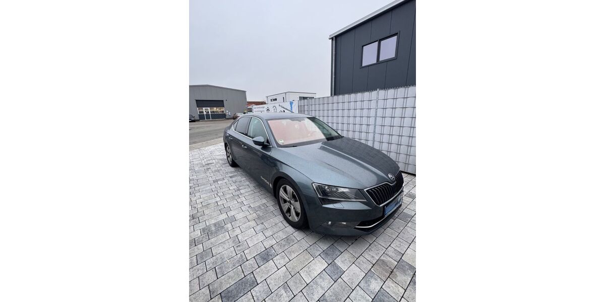 Skoda Superb 162.500 km 10.299 &euro; wiesbaden 65191