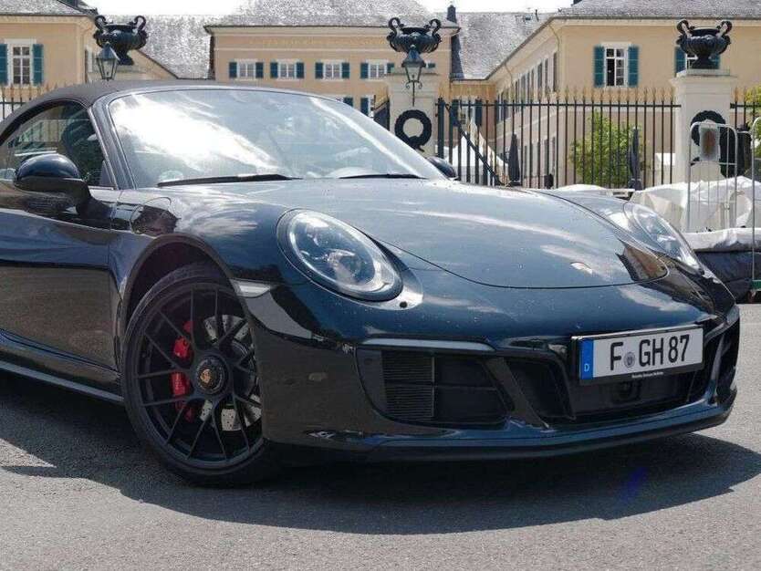 911