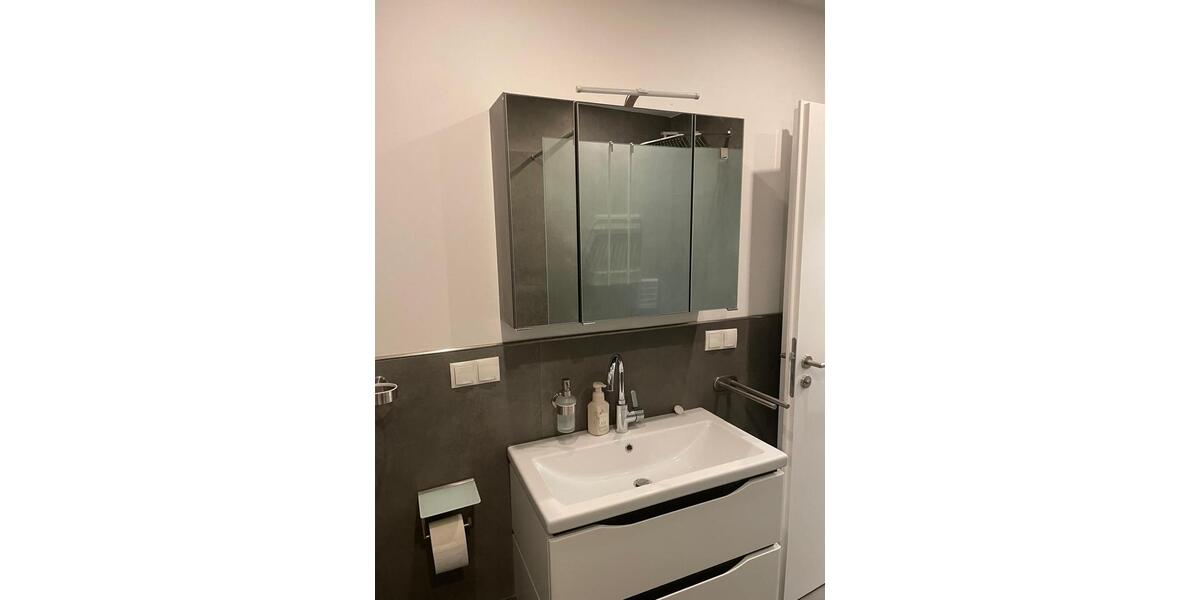 Etagenwohnung Wiesbaden Biebrich - 2 Zimmer, 73 m&sup2;, 310.000&euro; | Angebot:26221786