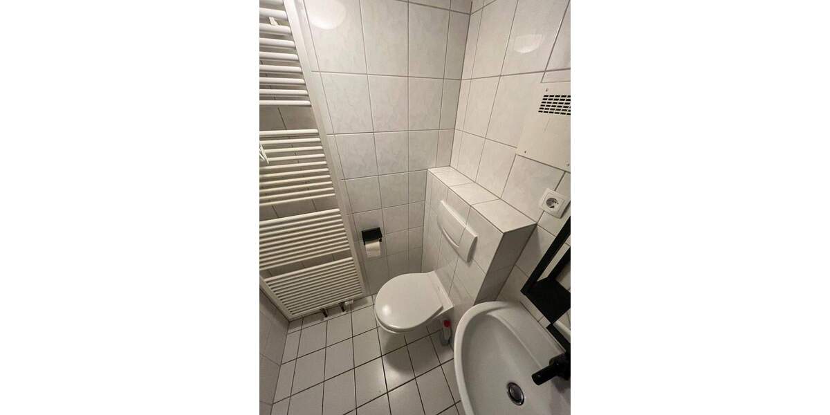 Etagenwohnung Wiesbaden Mitte - 2 Zimmer, 100 m&sup2;, 1.200&euro; | Angebot:25778336