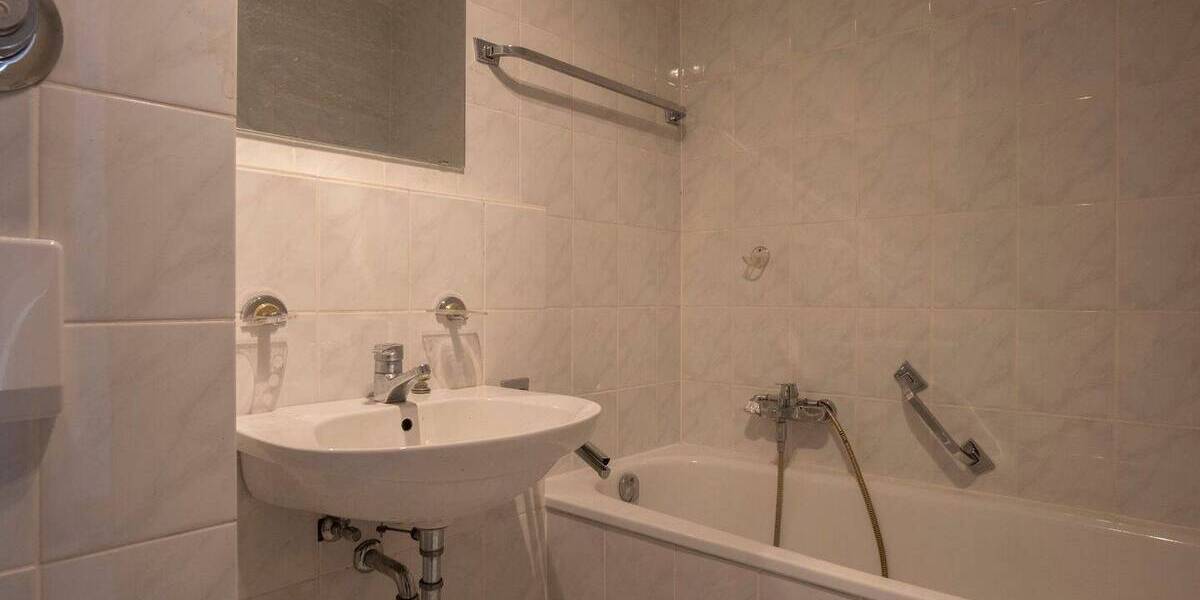 Etagenwohnung Wiesbaden Südost - 2 Zimmer, 81 m&sup2;, 245.000&euro; | Angebot:26160158