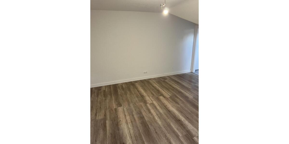 Dachgeschoßwohnung Wiesbaden Klarenthal - 2 Zimmer, 38 m&sup2;, 760&euro; | Angebot:26123838