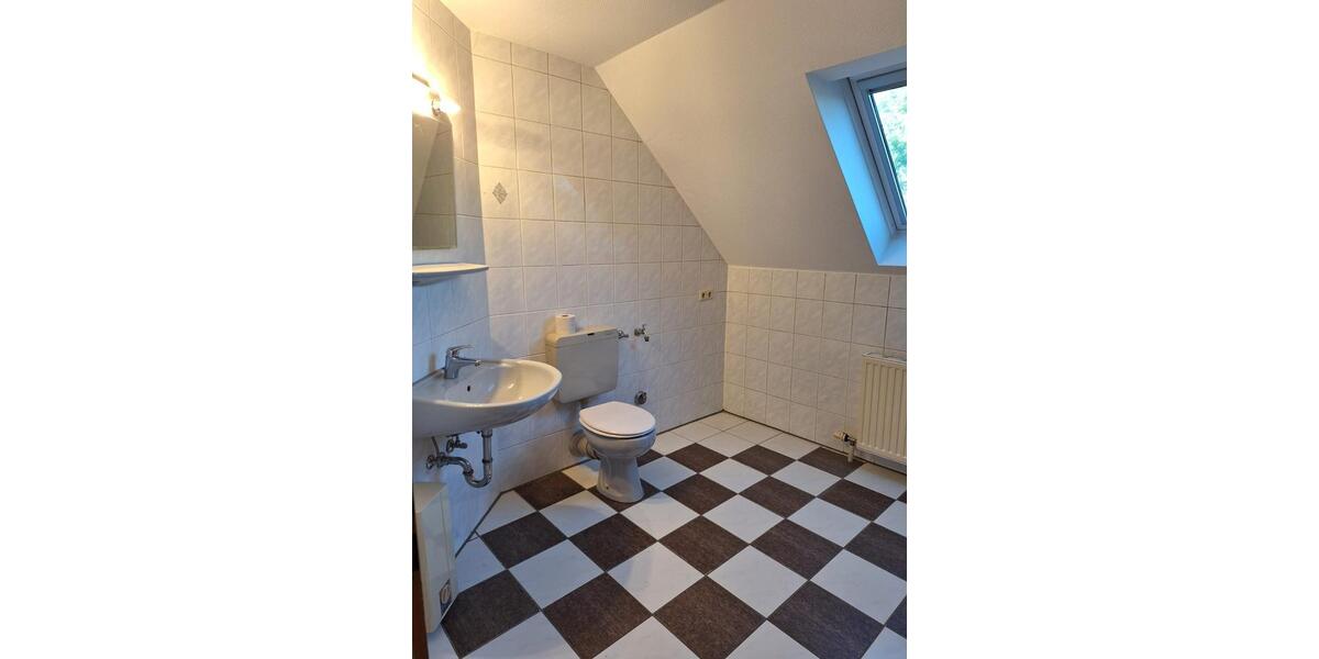 Dachgeschoßwohnung Wörrstadt - 2.5 Zimmer, 85 m&sup2;, 850&euro; | Angebot:26649221