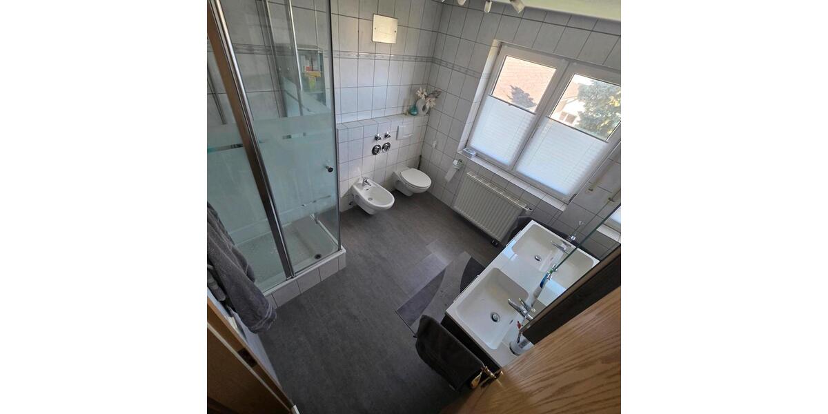 Dachgeschoßwohnung Harxheim - 4.5 Zimmer, 148 m&sup2;, 1.900&euro; | Angebot:26196443