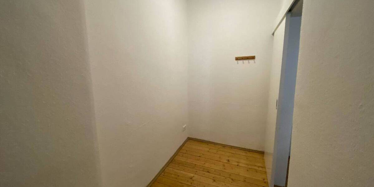 Etagenwohnung Mainz Weisenau - 2 Zimmer, 65 m&sup2;, 900&euro; | Angebot:26879012