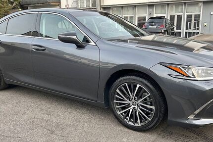 Lexus ES 300 33.725 km 38.998 &euro; Wiesbaden 65207