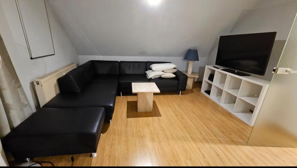 Dachgeschoßwohnung Wiesbaden Biebrich - 2.5 Zimmer, 80 m&sup2;, 1.400&euro; | Angebot:25365786