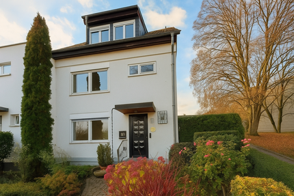 Schwalbach: Reihenendhaus mit viel Platz und großem Garten für Ihre Familie - Haus Schwalbach | Angebot:23570297