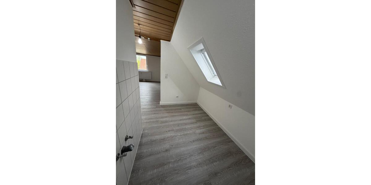 Dachgeschoßwohnung Budenheim - 1.5 Zimmer, 32 m&sup2;, 520&euro; | Angebot:26659694