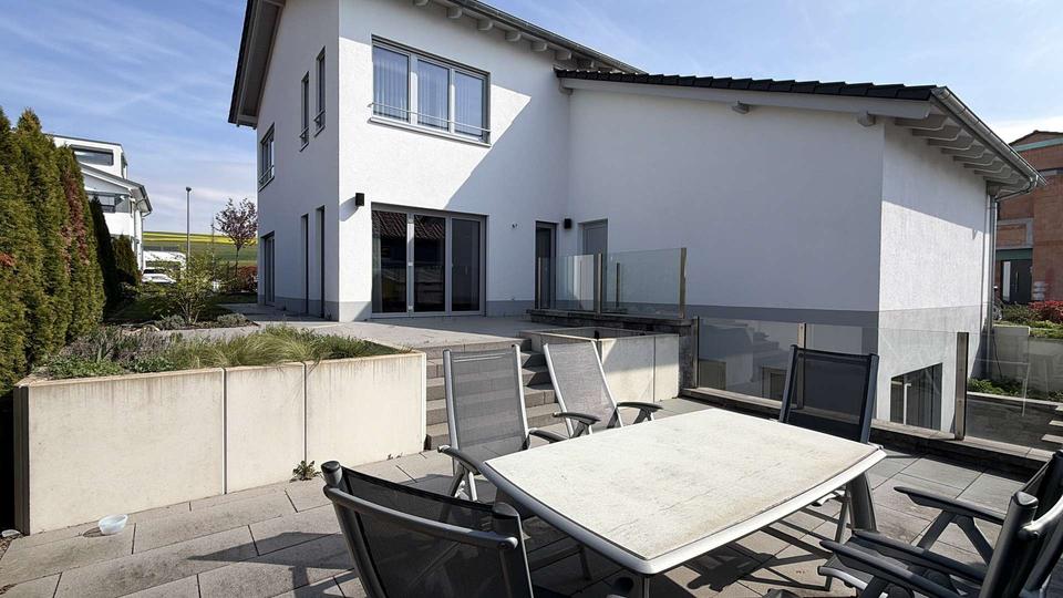 Villa Bad Camberg - 8 Zimmer, 459 m&sup2;, 3.200&euro; | Angebot:26249396