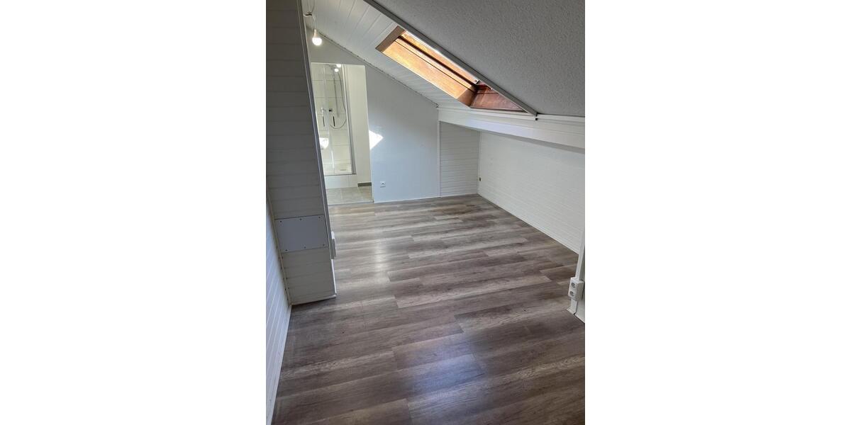 Dachgeschoßwohnung Wiesbaden Klarenthal - 2 Zimmer, 38 m&sup2;, 760&euro; | Angebot:26123838