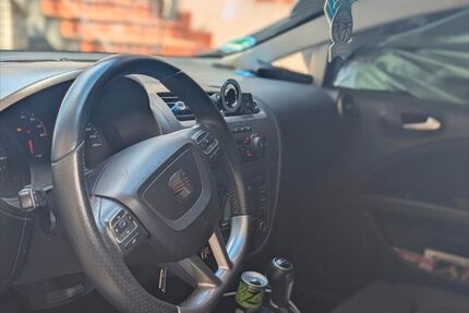 Seat Leon 97.000 km 7.500 &euro; Ober - Olm 55270