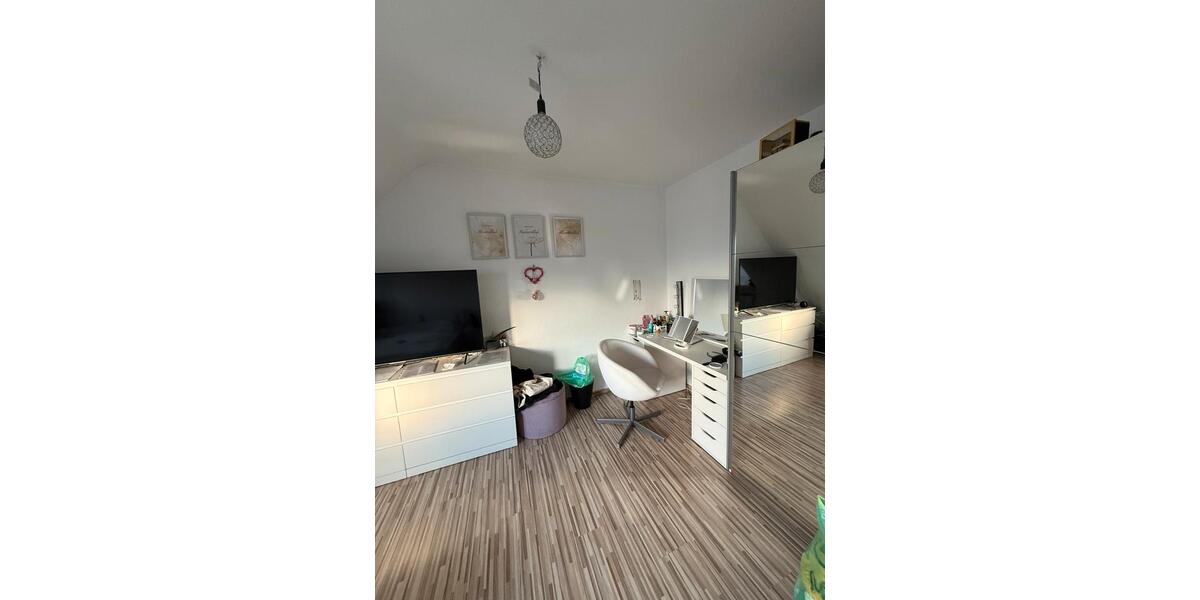 Dachgeschoßwohnung Wiesbaden Mainz-Amöneburg - 2.5 Zimmer, 65 m&sup2;, 1.080&euro; | Angebot:25222667