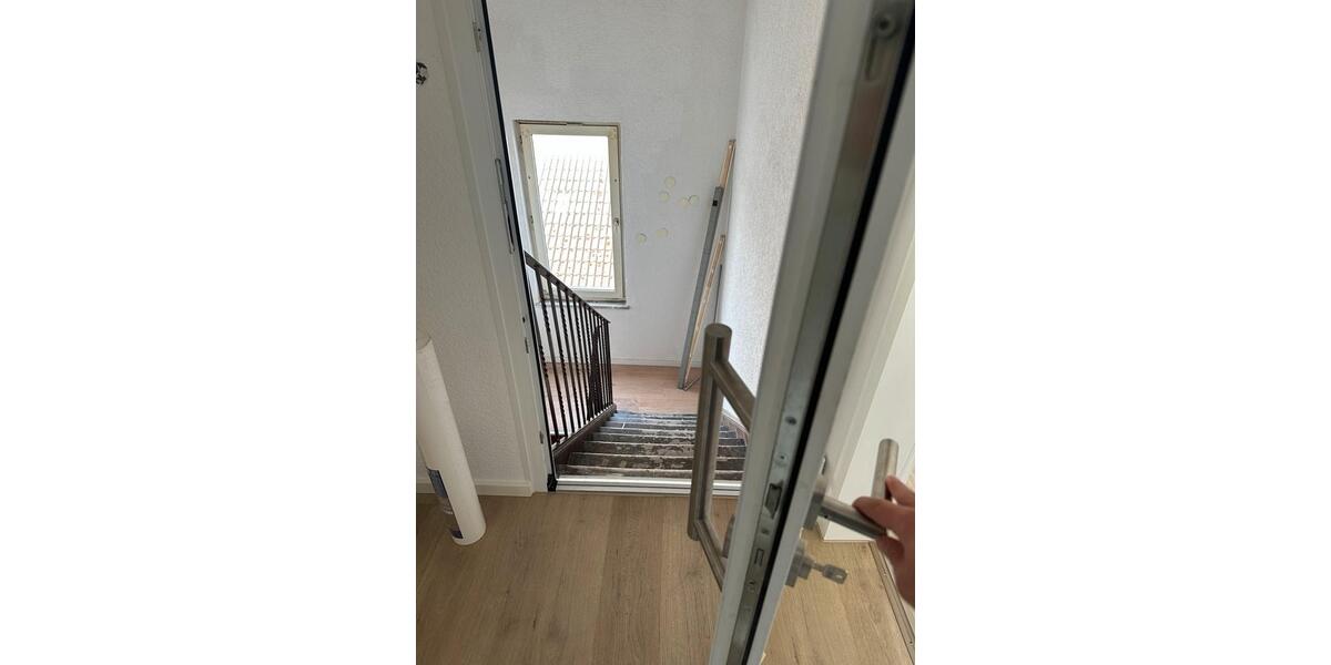 Dachgeschoßwohnung Flörsheim am Main - 2 Zimmer, 65 m&sup2;, 1.200&euro; | Angebot:25379370