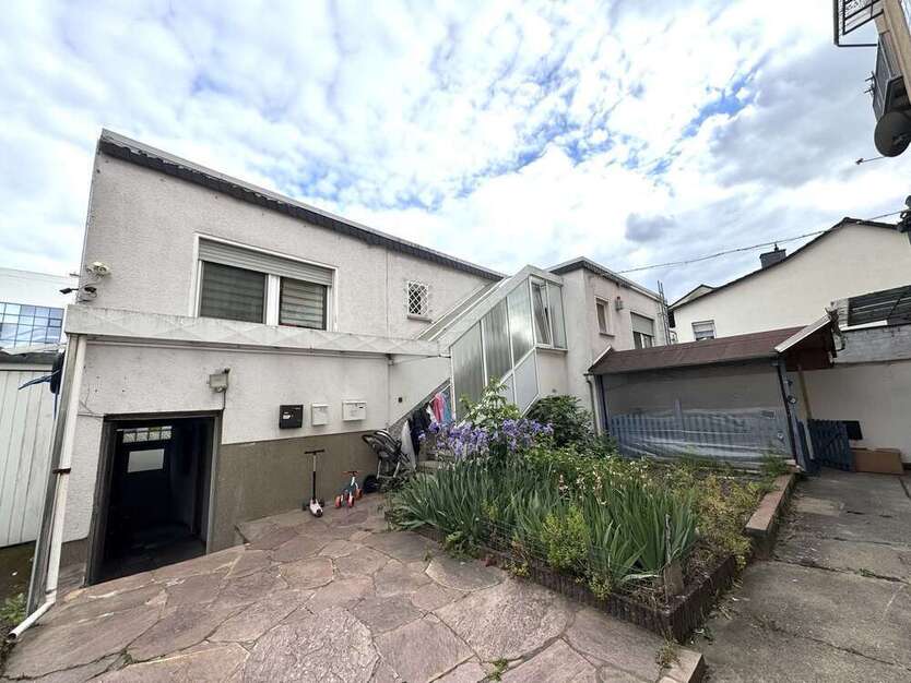 Haus zum Kaufen in Wiesbaden 799.000 € 200 m²
