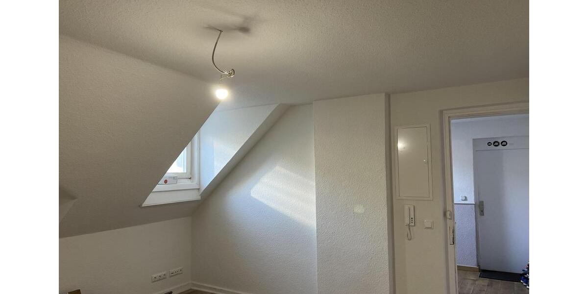 Dachgeschoßwohnung Wiesbaden Klarenthal - 2 Zimmer, 38 m&sup2;, 760&euro; | Angebot:26123838