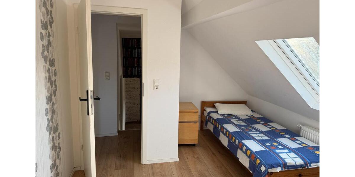 Dachgeschoßwohnung Schmitten im Taunus - 4 Zimmer, 100 m&sup2;, 900&euro; | Angebot:25258418