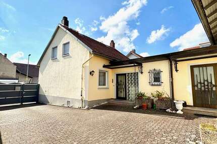 Haus zum Kaufen in Kriftel 897.000 € 224 m² 7 zimmer