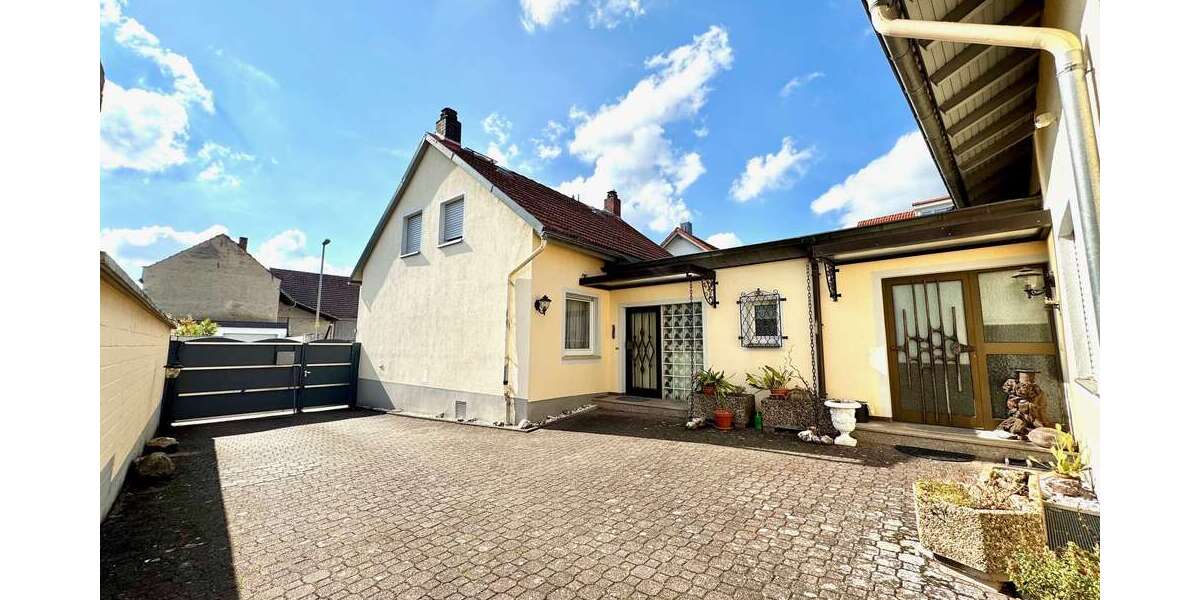 Haus zum Kaufen in Kriftel 897.000 € 224 m² 7 zimmer