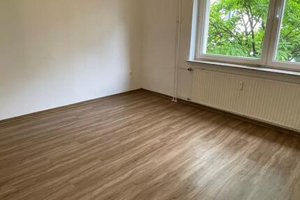 Zentral wohnen: 2-Zimmerwohnung im Erdgeschoss mit Einbauküche