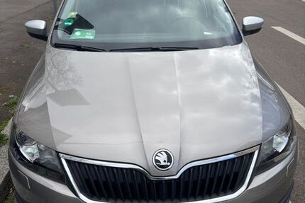Skoda Rapid 77.053 km 10.250 &euro; Wiesbaden 65197