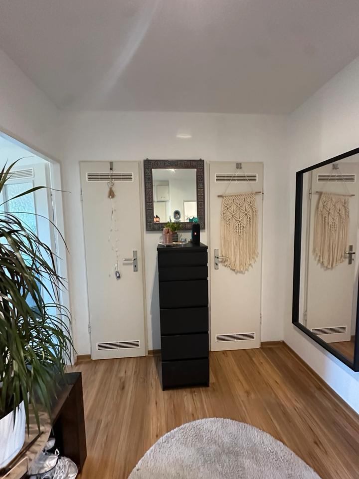 NUR **6 Monatige Zwischenmiete**Möblierte 2 Zimmer EBK & Balkon zimmer