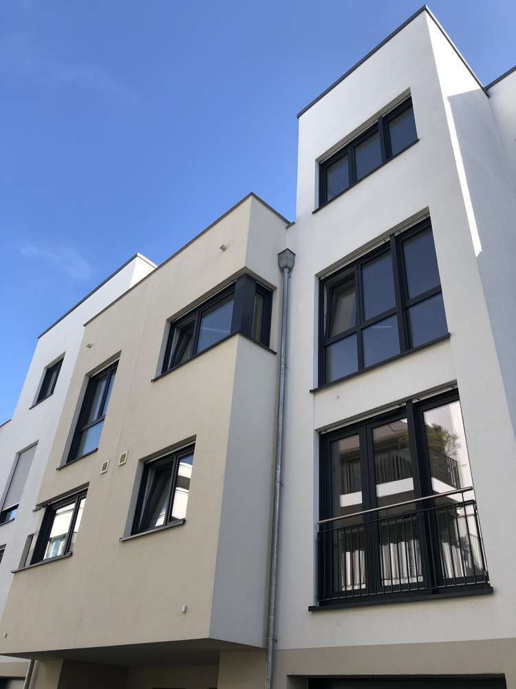 Haus zum Kaufen in Frankfurt am Main 1.200.000 € 140 m²