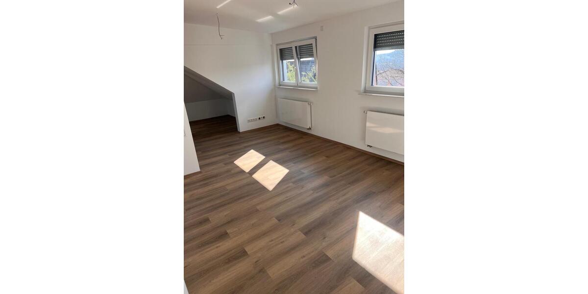 Dachgeschoßwohnung Geisenheim - 2 Zimmer, 64 m&sup2;, 960&euro; | Angebot:26063146