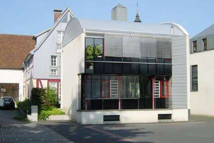 Haus zum Kaufen in Schwalbach 949.000 € 163 m² 13 zimmer