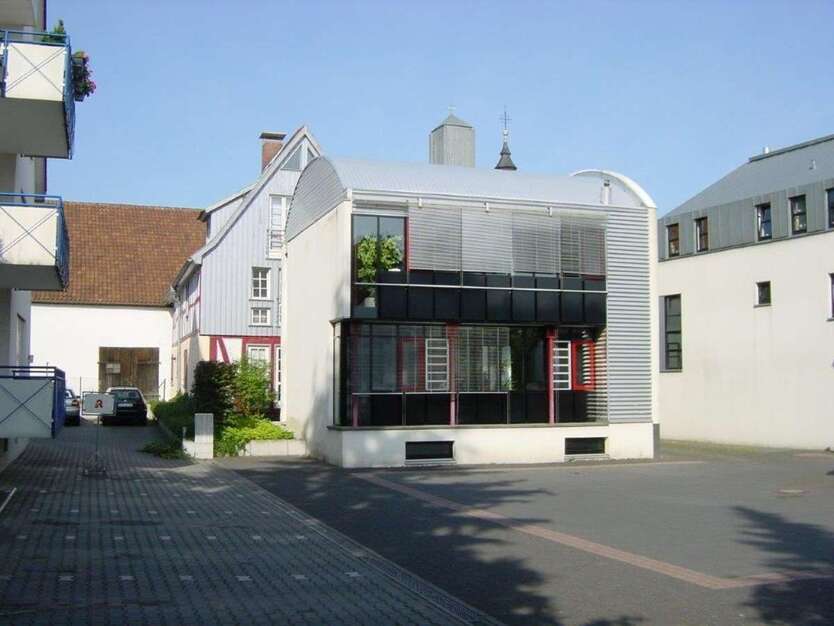 Haus zum Kaufen in Schwalbach 949.000 € 163 m² 13 zimmer