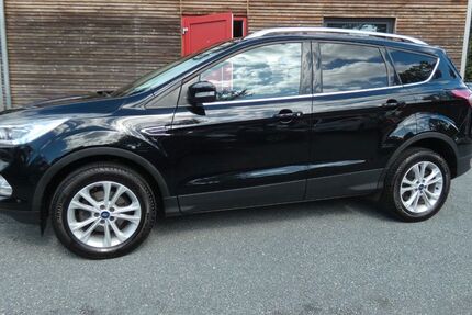 Ford Kuga 82.479 km 13.450 &euro; Rüsselsheim 65428