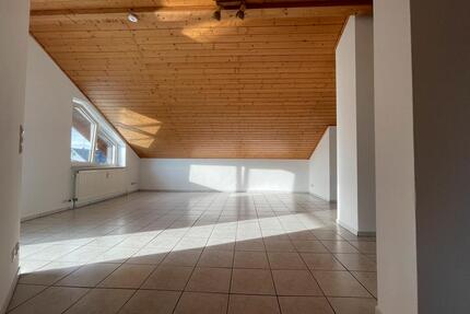 Helle 2-Zimmer Wohnung mit Balkon und Kfz-Stellplatz