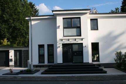 Haus Dreieich - 9 Zimmer, 300 m&sup2;, 4.200&euro; | Angebot:26336525