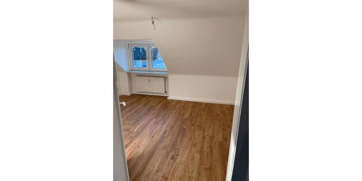 Dachgeschoßwohnung Bischofsheim - 2 Zimmer, 39 m&sup2;, 750&euro; | Angebot:26477125