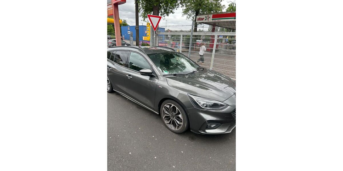 Ford Focus 96.000 km 17.400 &euro; Wiesbaden 65203
