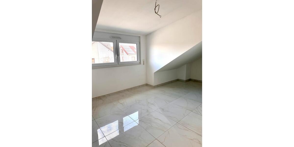 Dachgeschoßwohnung Bischofsheim - 2 Zimmer, 48 m&sup2;, 950&euro; | Angebot:25975094