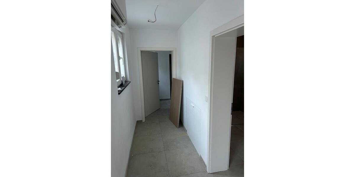 Kernsaniertes Haus mit 140 m² und 2 Stellplätzen zu vermieten 6 zimmer