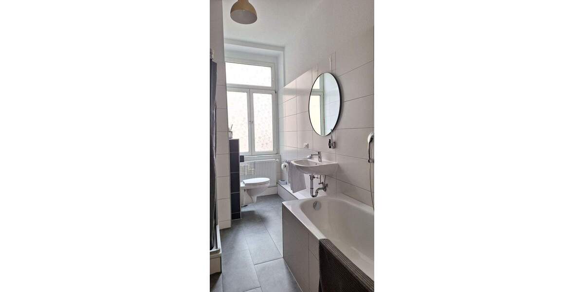 Mehrfamilienhaus mit zwei Gewerbeeinheiten in zentraler Innenstadtlage 2 zimmer