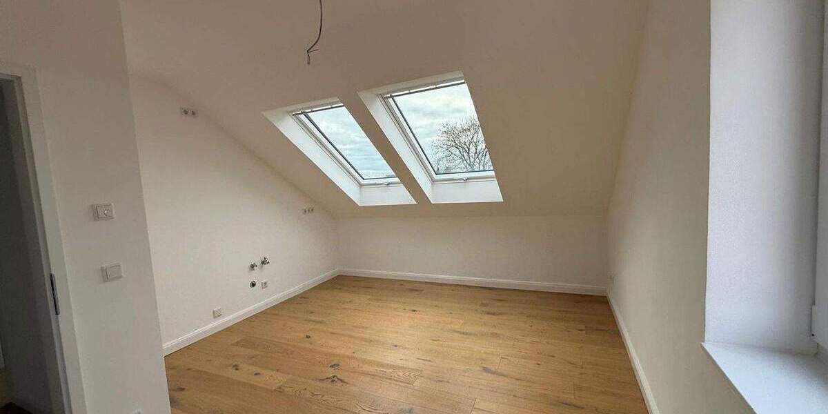 Altbau trifft Moderne - Lichtdurchflutete, klimatisierte Dachgeschosswohnung in kernsaniertem Altbau 3 zimmer