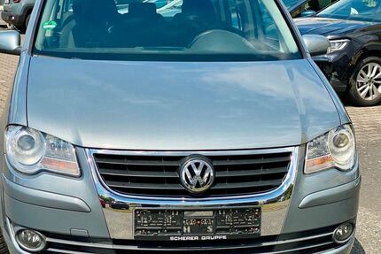 VW Touran 145.786 km 6.950 &euro; Kelsterbach 65451