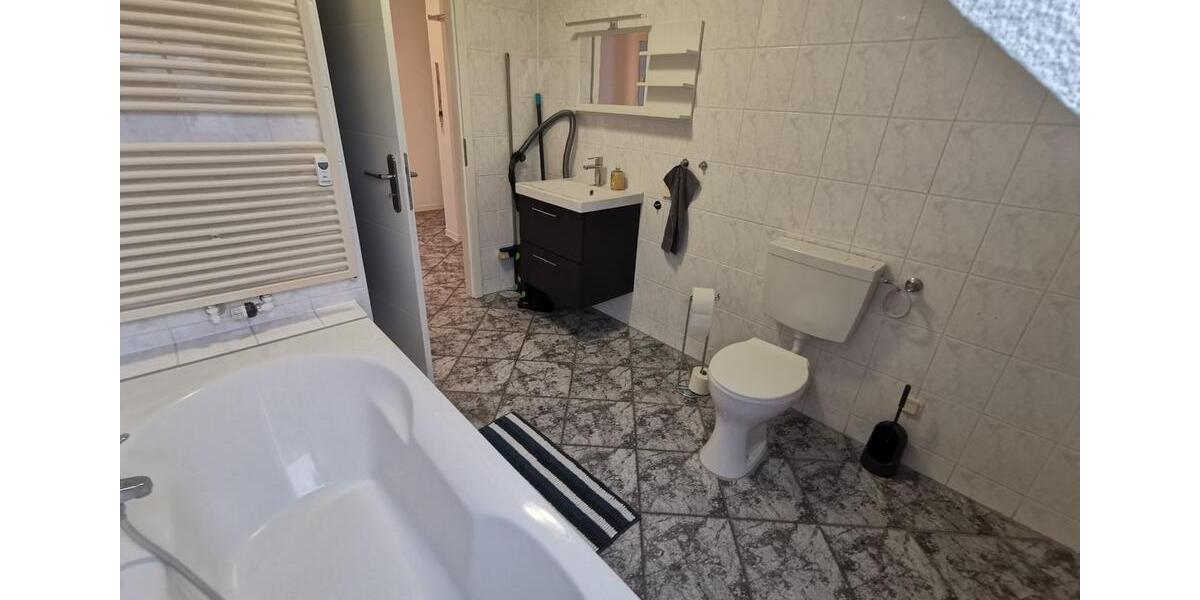 Dachgeschoßwohnung Wiesbaden Bierstadt - 3 Zimmer, 80 m&sup2;, 1.400&euro; | Angebot:24784334