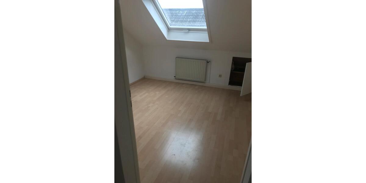 Dachgeschoßwohnung Rüsselsheim am Main - 3 Zimmer, 70 m&sup2;, 800&euro; | Angebot:26527294