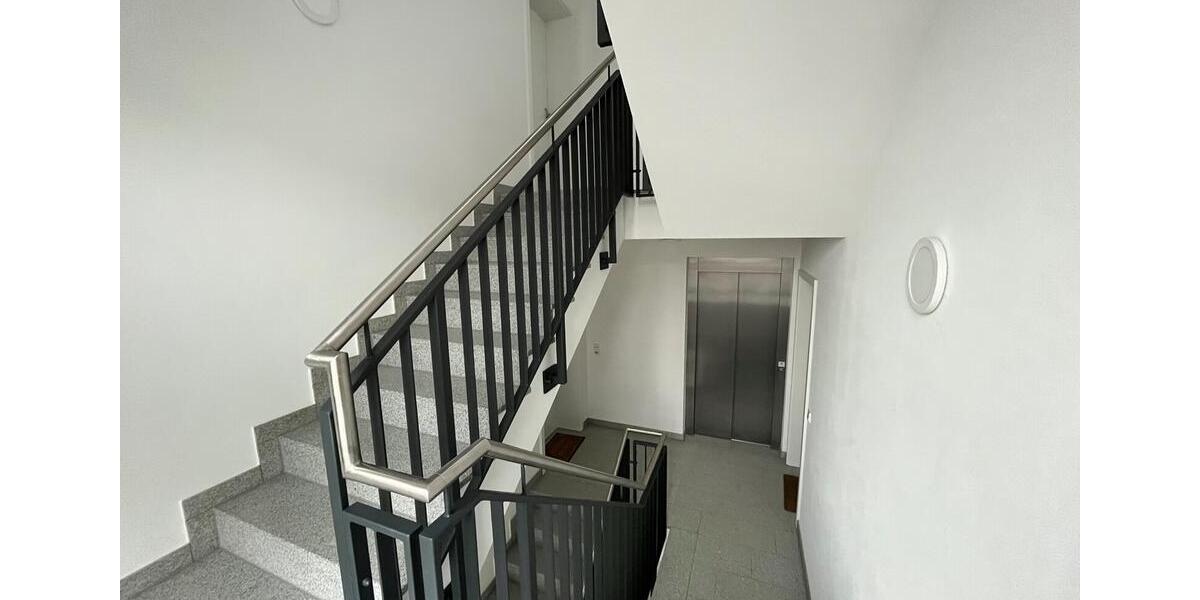 Dachgeschoßwohnung Wiesbaden Mainz-Kastel - 4 Zimmer, 131 m&sup2;, 2.300&euro; | Angebot:24980383