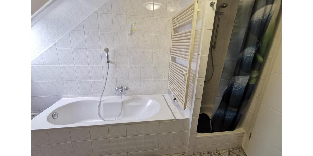 Dachgeschoßwohnung Wiesbaden Bierstadt - 3 Zimmer, 80 m&sup2;, 1.400&euro; | Angebot:24784334