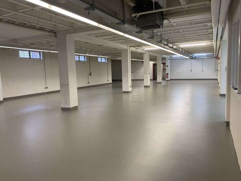 Halle in Frankfurt am Main 3.200 € 735 m²